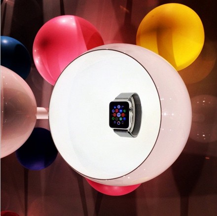 Apple Watch показались в Париже в преддверии Недели моды