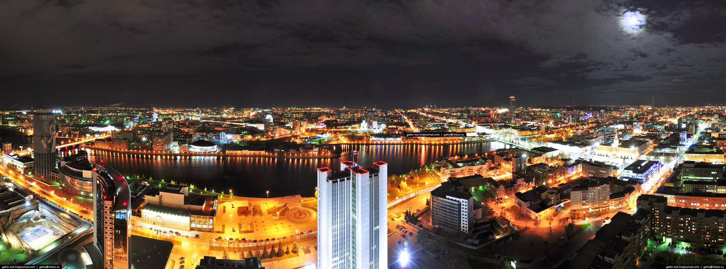 Е фото. Ночной Екатеринбург с птичьего полета. Ночной Екатеринбург с высоты птичьего полета. Екатеринбург фотопанорама. Ночной Екатеринбург панорама.